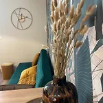 Tres Joli Petit Apartment *